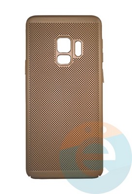 Накладка пластиковая перфорированная на Samsung Galaxy S9 золотистая - фото 16390