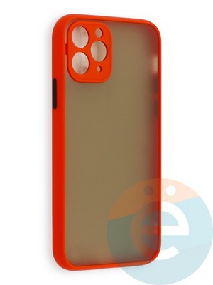 Накладка пластиковая с силиконовой окантовкой с защищенной камерой для iPhone 11 Pro красная - фото 40548